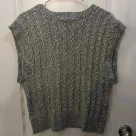 CUPCAKES and Cashmere size medium sweater - Picture 4 of 8